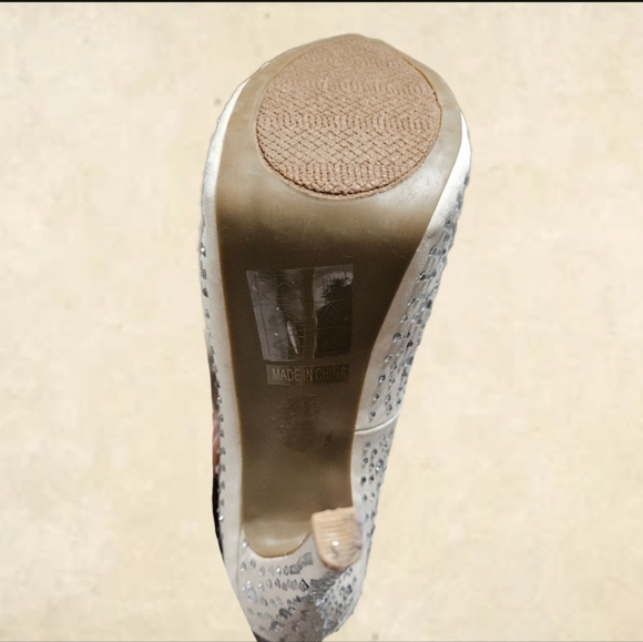 David's Bridal Sparkle Heels - Picture 5 of 6